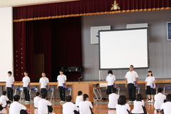 ５