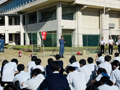 １