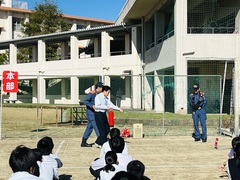 ２